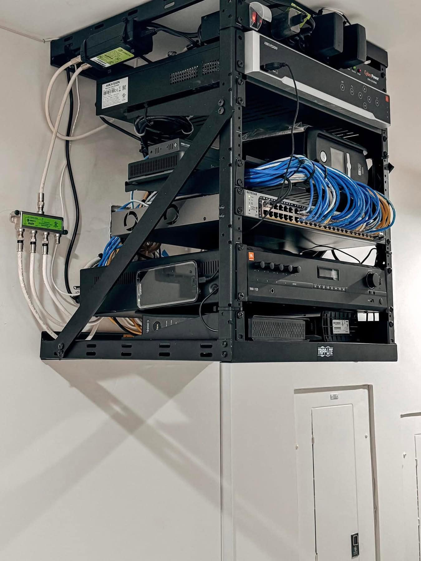Structured cabling installation with wall-mounted rack for restaurant network infrastructure